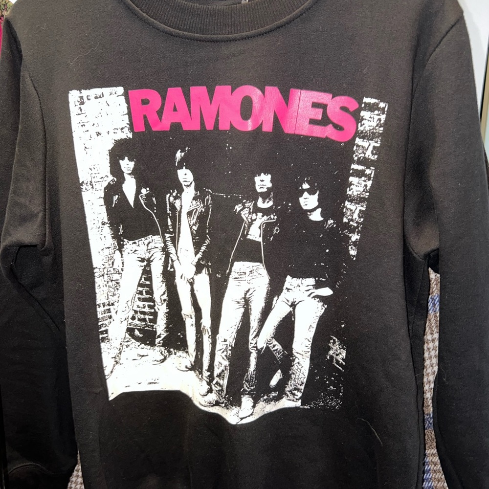 Ramones Crew Neck - Picture 2 of 4